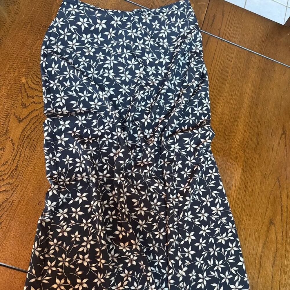 Tracy Evans cream floral print on navy polyester skirt in a L
